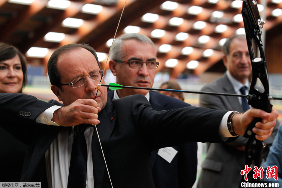 法国总统奥朗德督训奥运团队 射箭中心一展身手