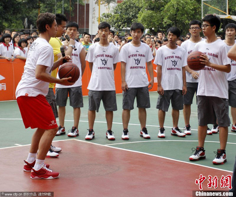 纳什中国行抵福建泉州 亲授中学生球迷篮球秘笈