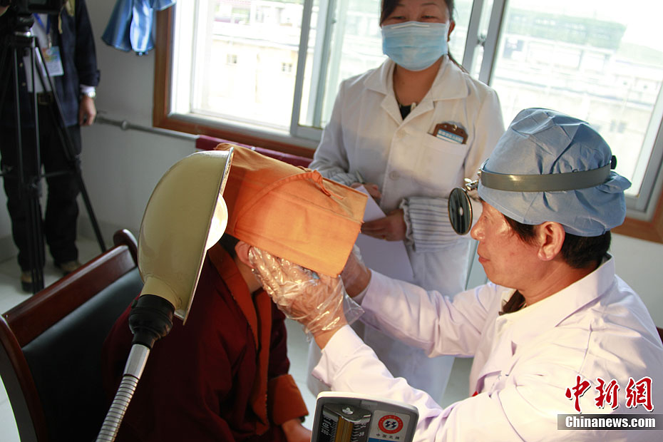 北京30余位医药卫生界志愿西藏海拔最高地区那曲义诊