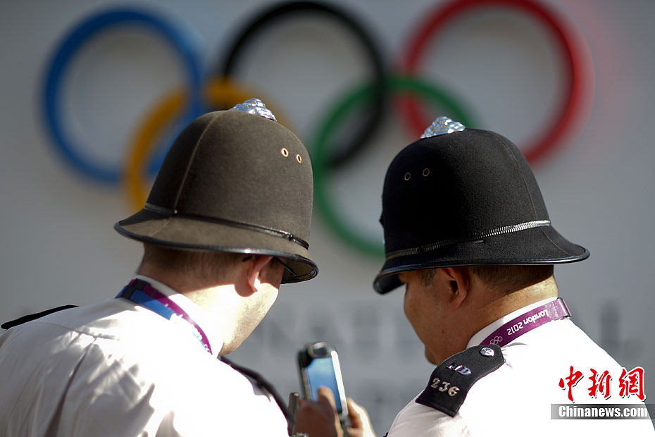 伦敦奥运村内的警察