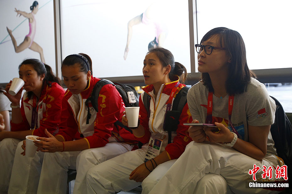 中国女排抵达伦敦出战奥运