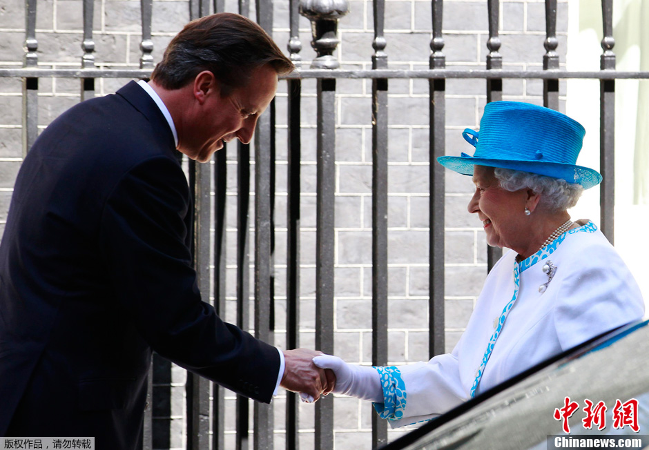 英国四位历任首相齐聚一堂 参加女王钻石婚午宴