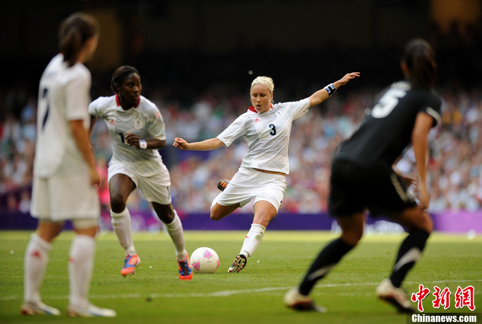 伦敦奥运会英国女足击败新西兰队赢得首胜