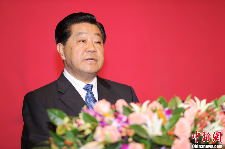 中共中央政治局常委,全国政协主席贾庆林出席开幕式并致辞.