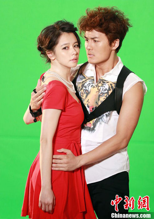 吴克群徐若瑄共拍写真两人扮深情国标初体验