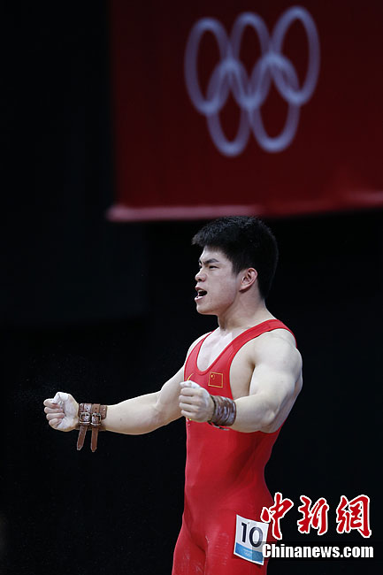 奥运会男子举重69公斤级林清峰夺冠