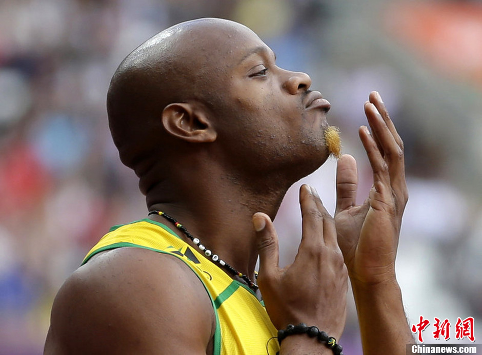 阿萨法鲍威尔蓄须明志金色山羊须引人注目