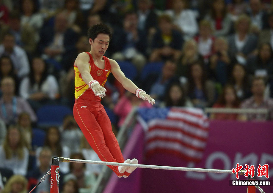 奥运男子单杠比赛中国选手邹凯获铜牌