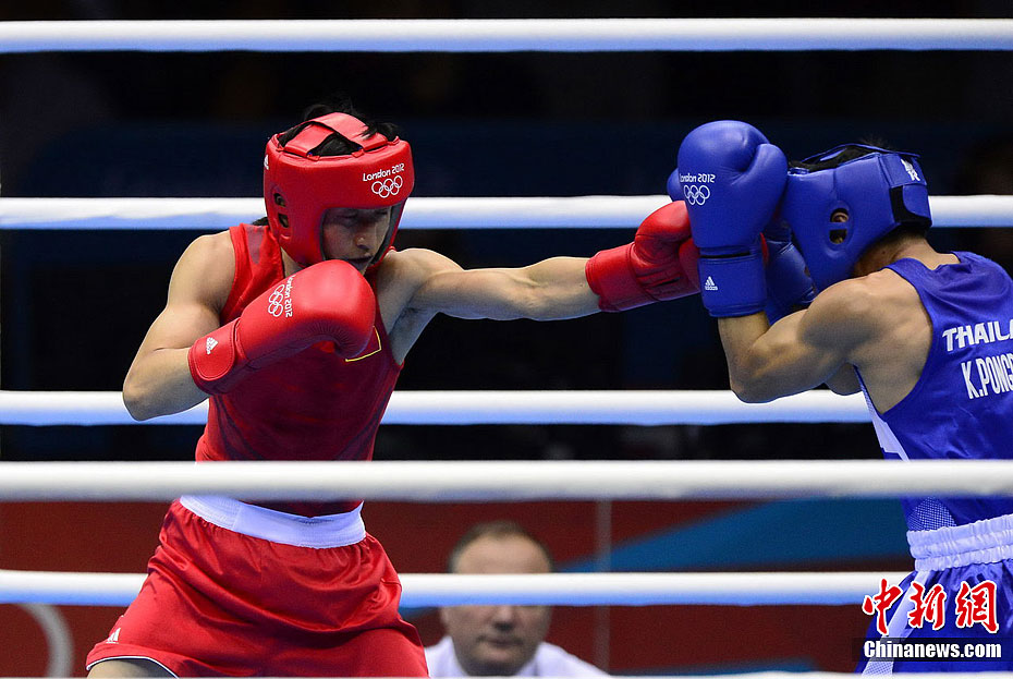 拳击男子49公斤级决赛中国选手邹市明成功卫冕