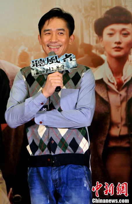 听风者祝捷发布会庆贺首周票房过亿33