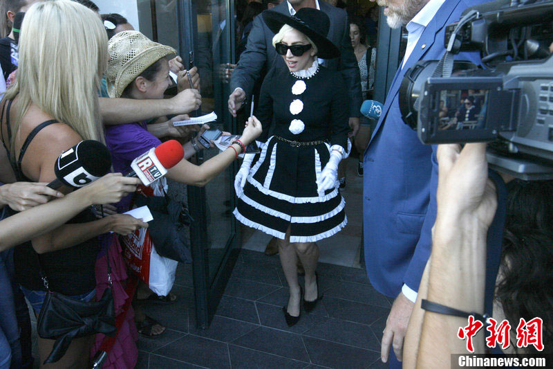 Lady Gaga������������ ��Ů�͡�װ��������΢Ц