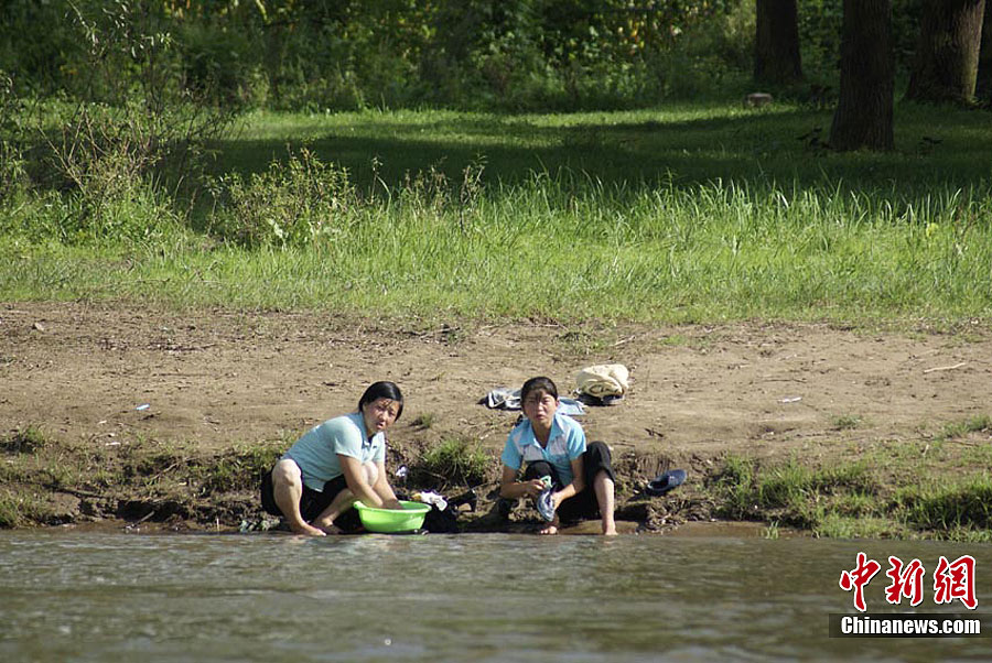 实拍中朝边境"鸭绿江国境大桥"