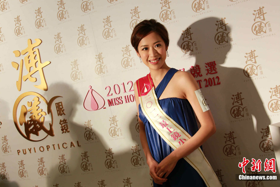 港姐最上镜小姐岑杏贤出席颁奖礼