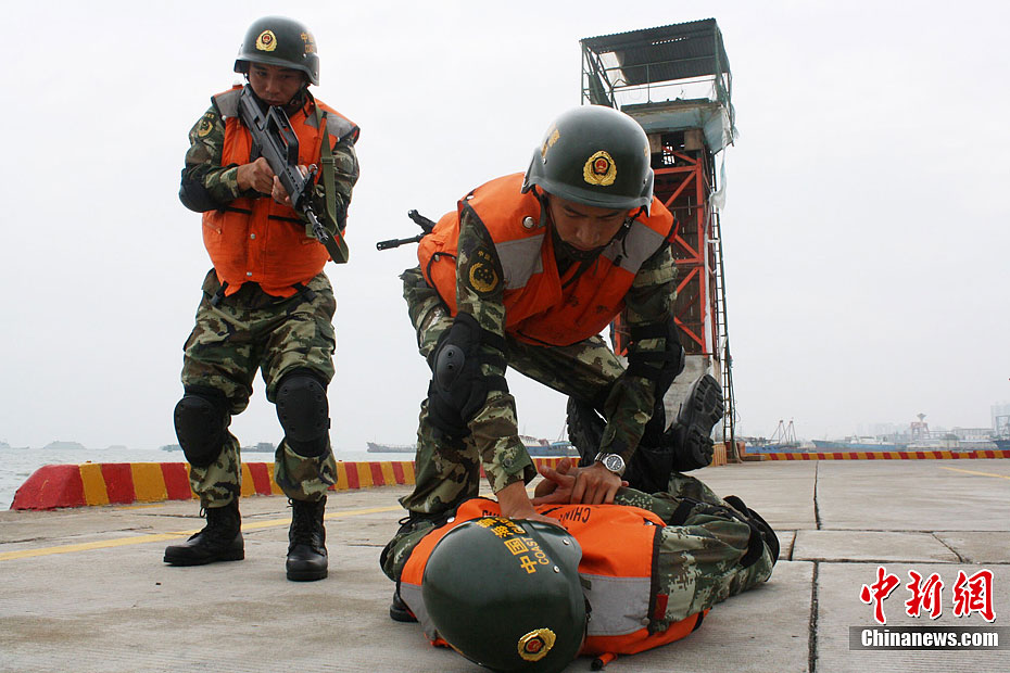 广西海警开展海上处突演练