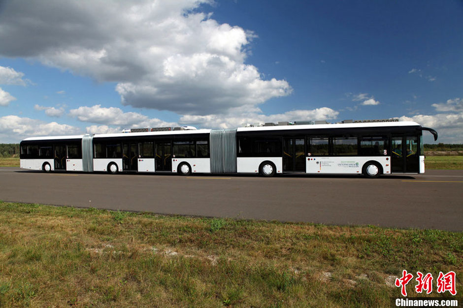 德国打造世界最长巴士长30米可载256人