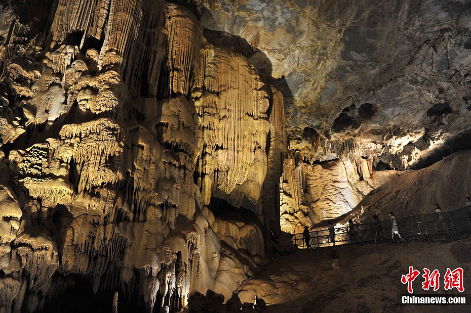 广西巴马千奇百怪溶洞令人称奇