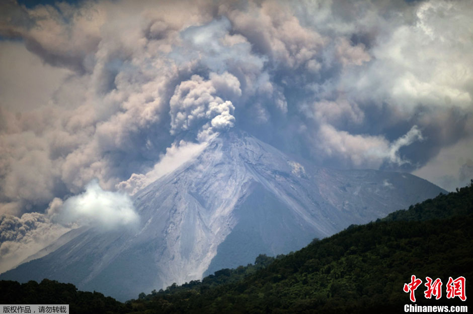 危地马拉火地火山喷发 上万民众撤离
