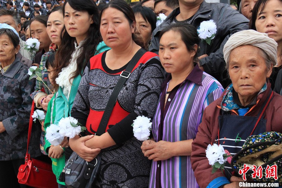 云南彝良举行仪式悼念“9.07”地震遇难同胞