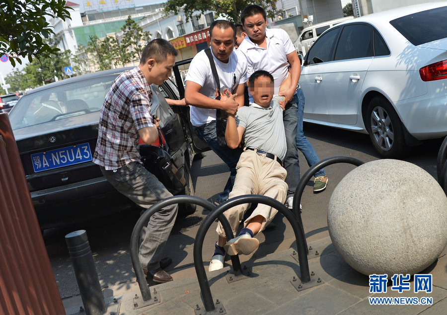 全程记录江汉路绑架事件35张照片迫使绑匪放人