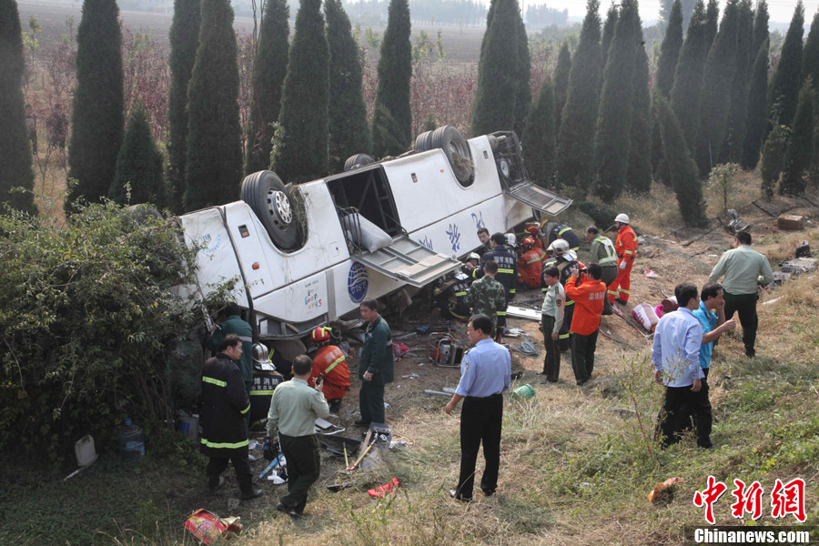 青银高速淄博段两客车发生交通事故13死9重伤