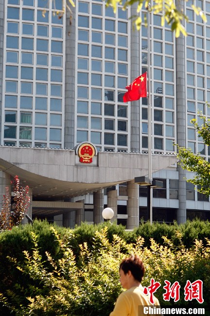 中国外交部为西哈努克逝世降半旗致哀