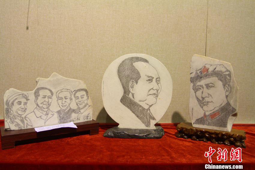 长春艺术家微雕159首毛泽东诗词绘成伟人头像