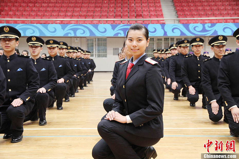 哈大高铁乘务员堪比空姐打造一流服务