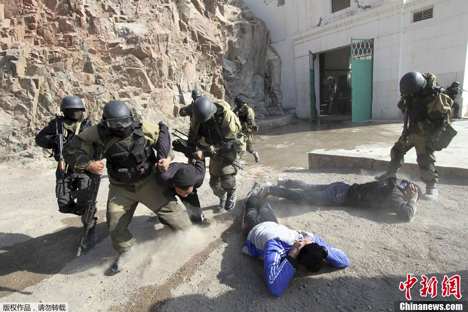 吉尔吉斯斯坦安全部队举行反恐演习