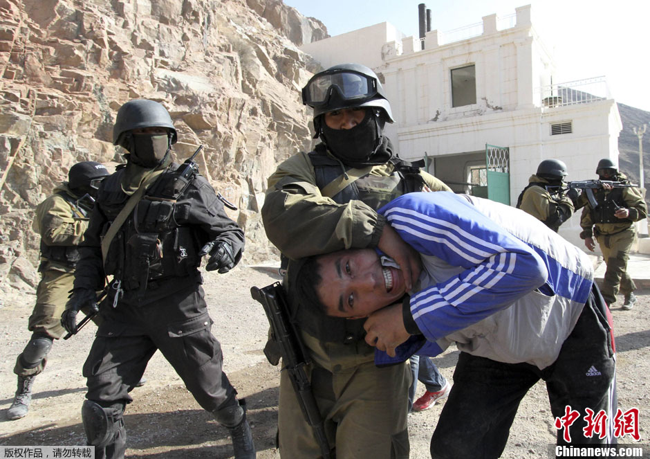 吉尔吉斯斯坦安全部队举行反恐演习