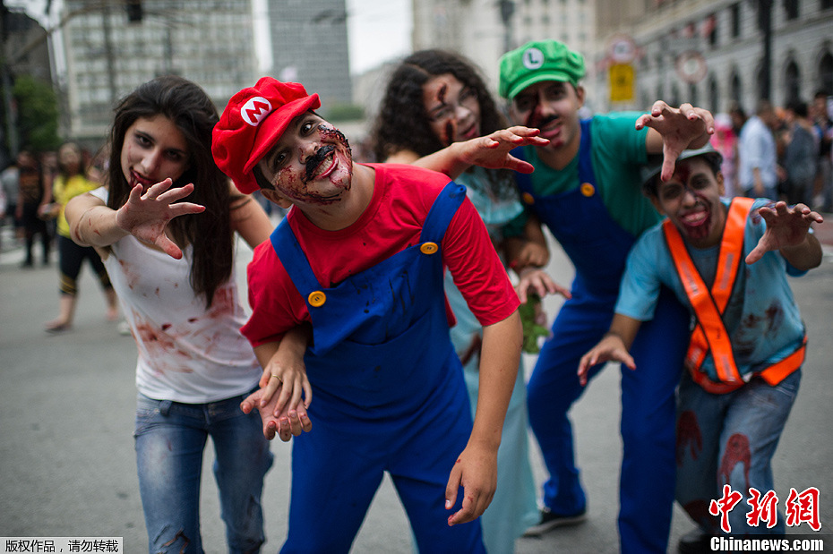 巴西亡灵节举行僵尸大游行