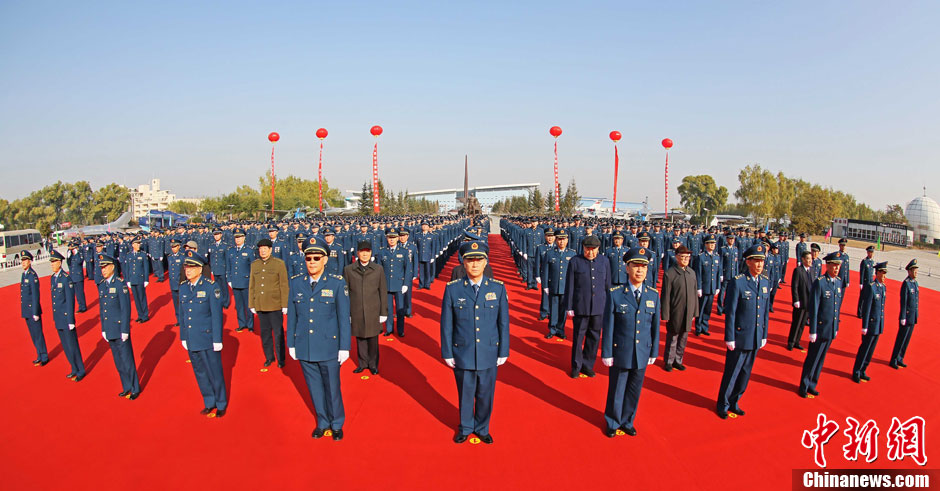 空军司令员马晓天,政治委员田修思,以及在京的其他空军党委常委出席