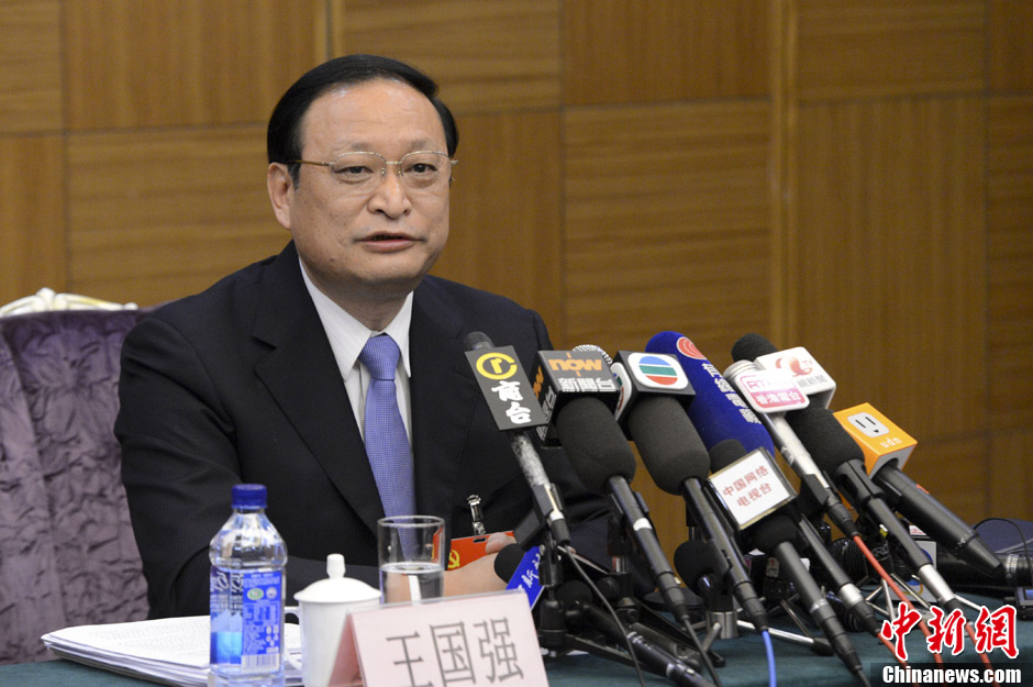 卫生部副部长王国强接受记者集体采访