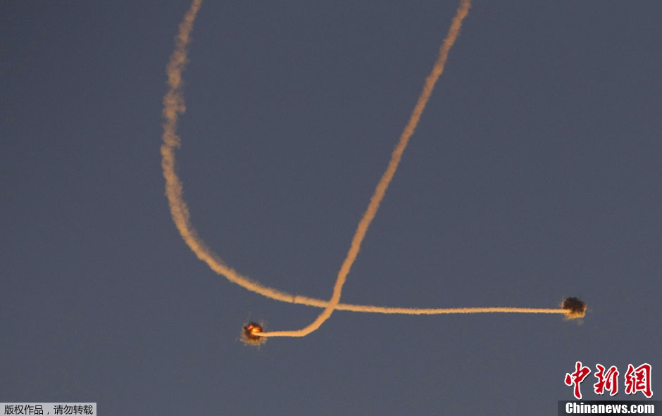 以“铁穹”反导系统拦截来自加沙地带的火箭弹