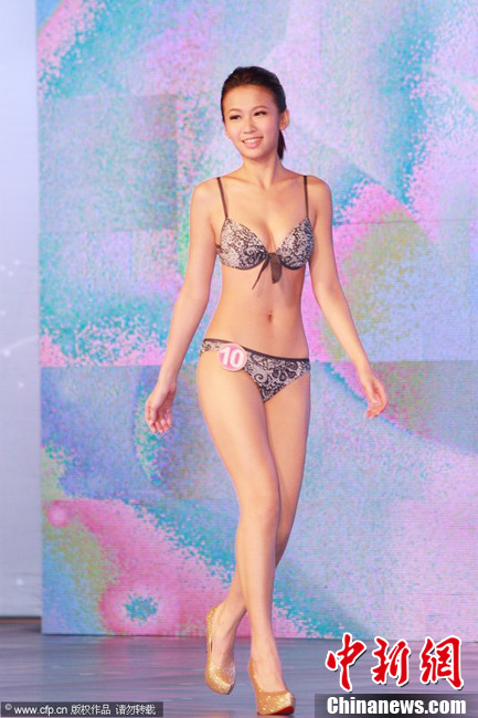 中国小姐香港区总决赛 佳丽穿比基尼拼魔鬼身材