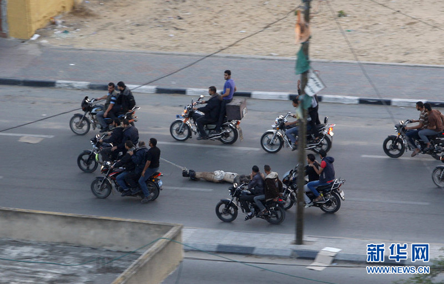 哈马斯处决6名以色列间谍 拖尸游街 