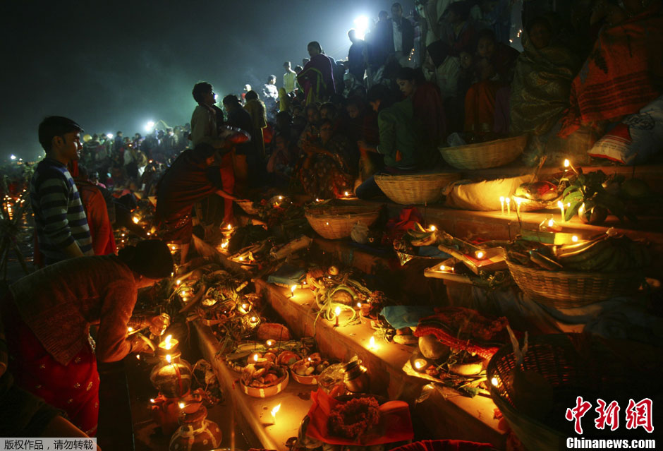 印度民众庆祝克哈特普迦节