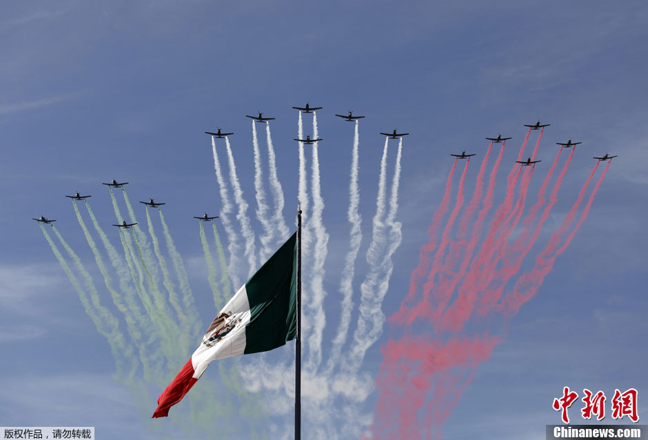墨西哥举行革命胜利102周年庆祝活动