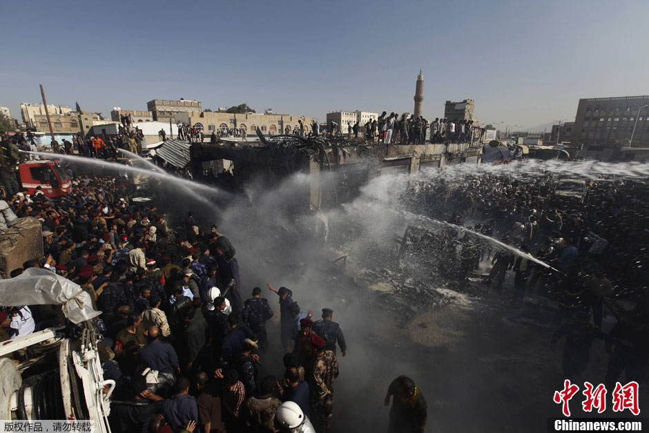 也门一军用货机在首都坠毁 致10人遇难
