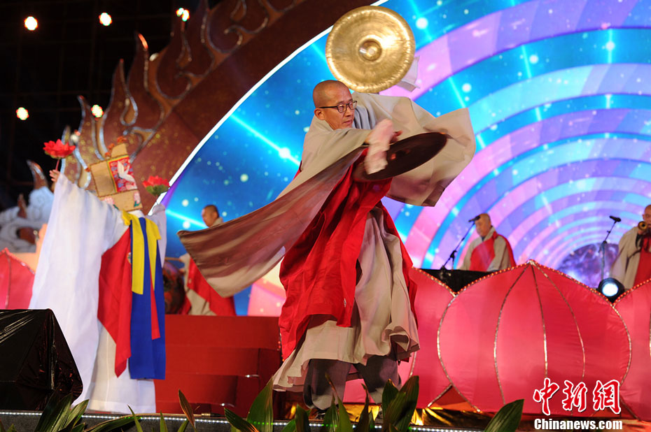 湖南举办佛乐焰火晚会出家人主演