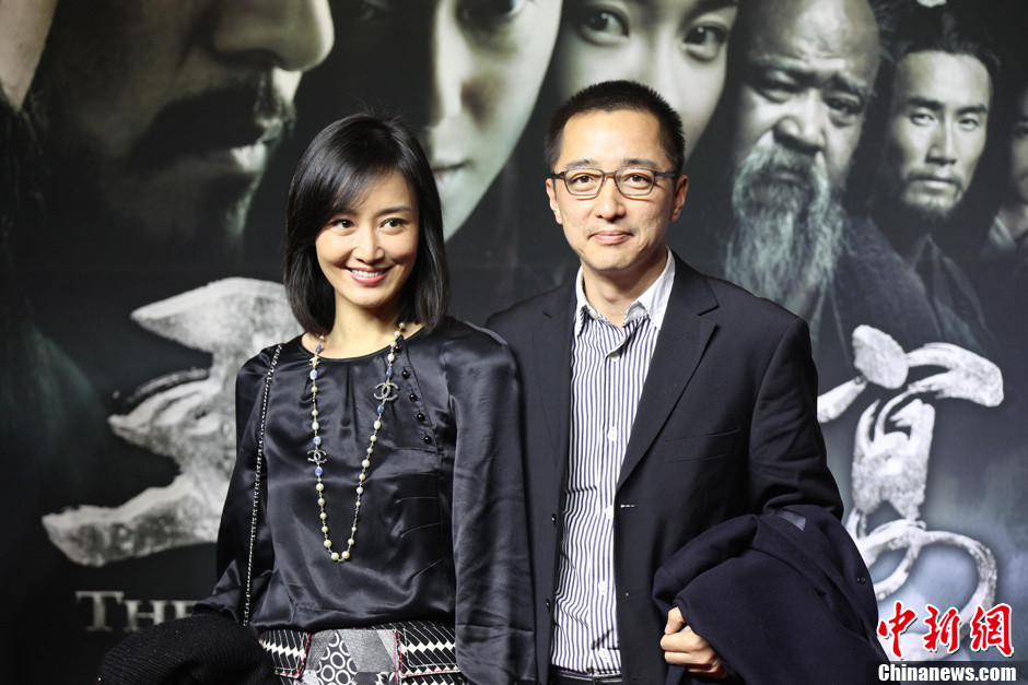 赵子琪路金波夫妇亮相王的盛宴首映红毯