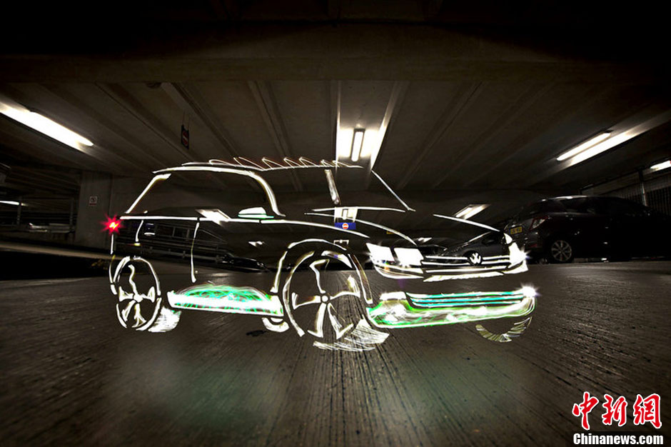 光影涂鸦作画幽灵车横空出世