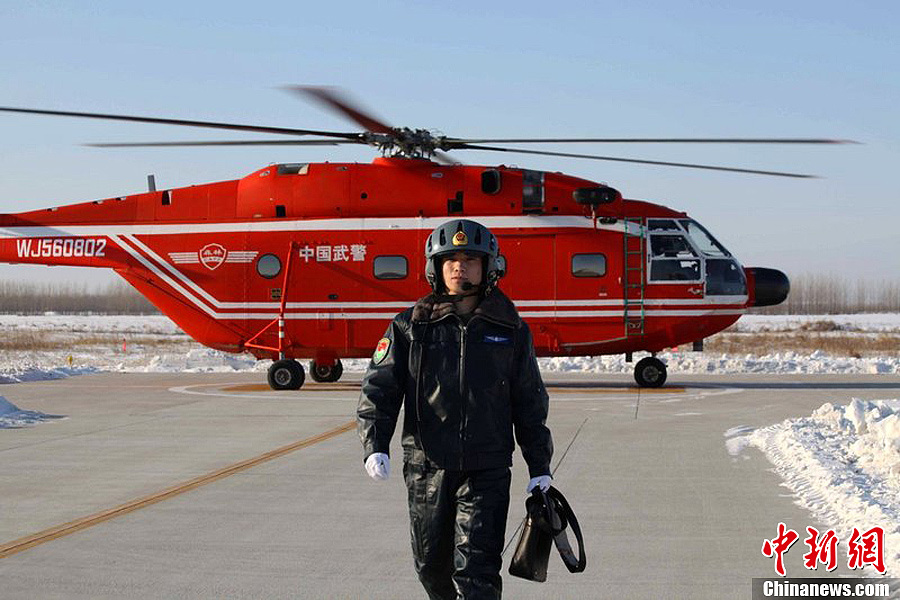 12月6日,黑龙江省大庆市,武警森林部队直升机支队5名"90后"新飞行员
