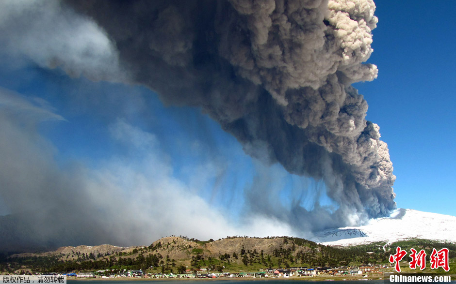 阿根廷科帕韦火山喷发当局发布黄色预警