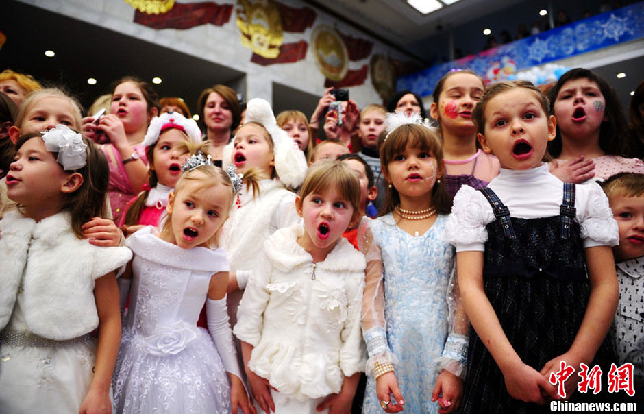 俄罗斯克林姆林宫新年演出活泼孩童乐在其中