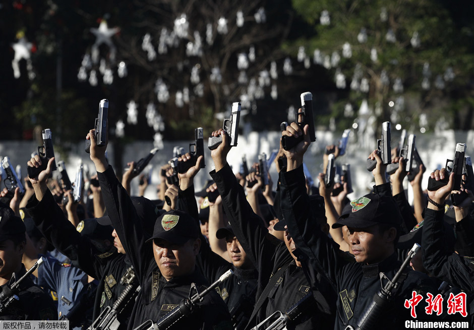 菲律宾警察举行封枪仪式新年防走火
