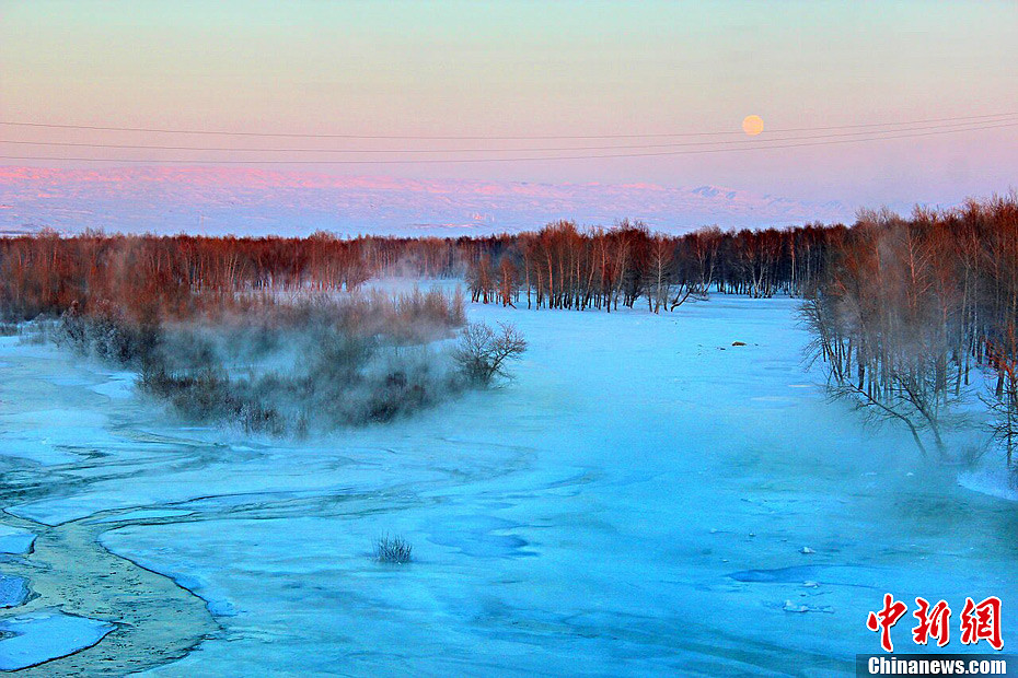 新疆西北三九寒冬长河冰封雪原落日美景
