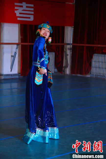 内蒙古艺考美女如云舞蹈系考生尽显民族风