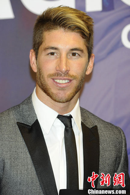 厄齐尔新发型神似拉莫斯网友调侃又相信爱情了