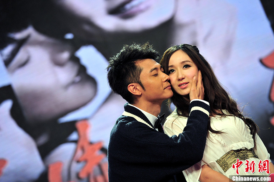 偶像剧爱情自有天意主演出席深圳首映礼
