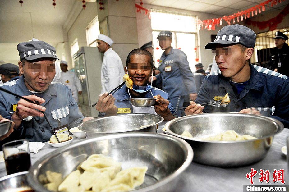 外籍服刑人员四川感受"中国年"